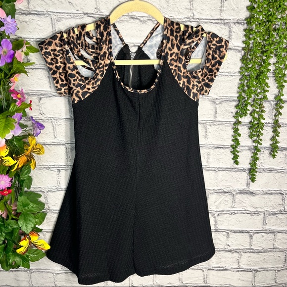 ||🌼3/$30🌼NWOT Black Waffle Short Sleeve Top Size Small - Picture 3 of 16